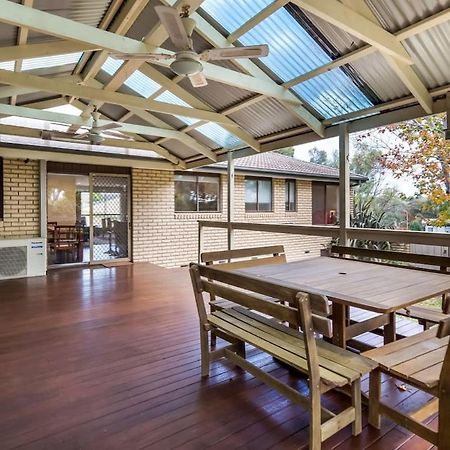 Spacious And Restful Holiday Home With Backyard Weetangerra Esterno foto