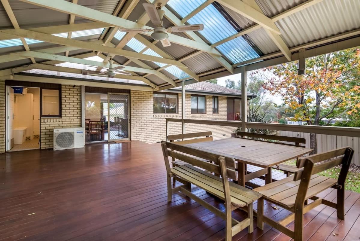 Spacious And Restful Holiday Home With Backyard Weetangerra Esterno foto